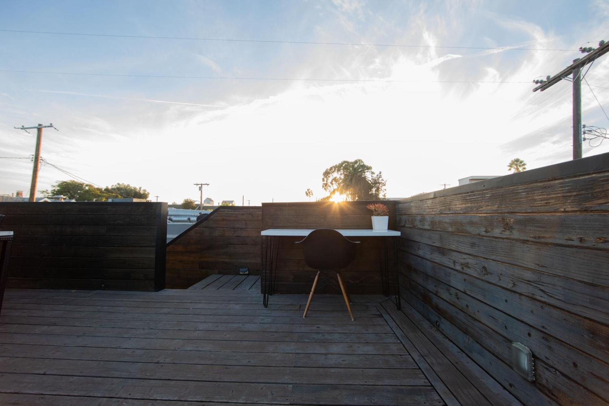 Venice Beach Studio With Large Private Patio Steps To The Beach 洛杉矶 外观 照片
