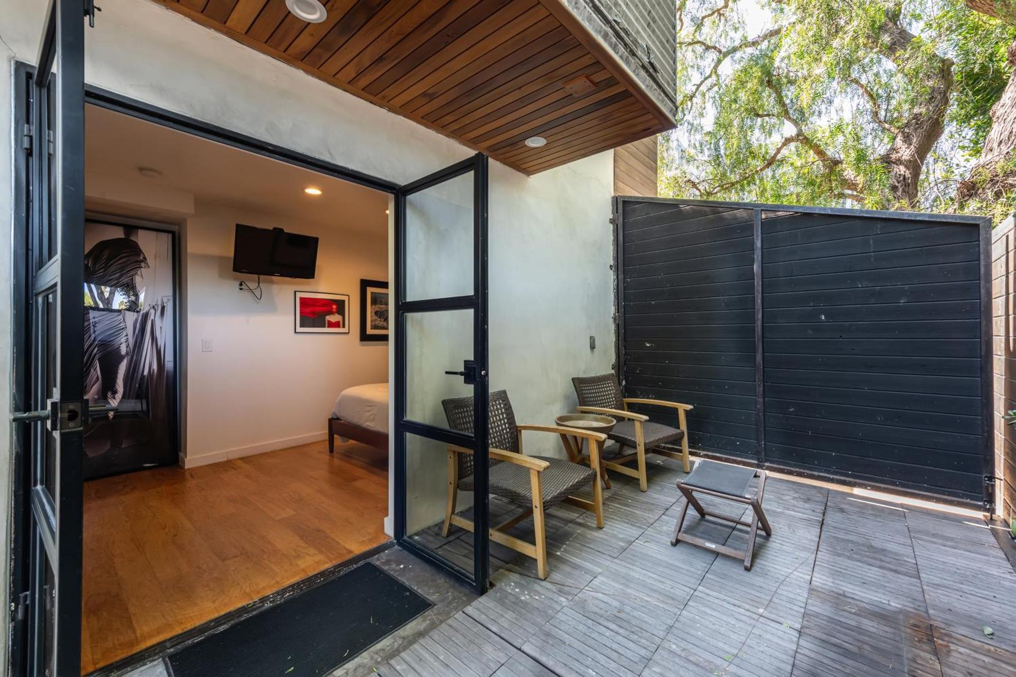 Venice Beach Studio With Large Private Patio Steps To The Beach 洛杉矶 外观 照片